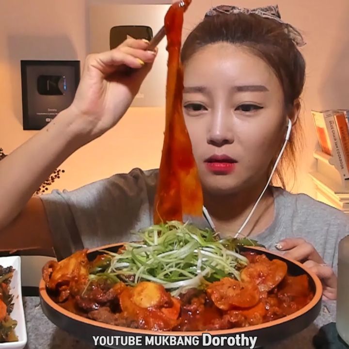 dorothy mukbang