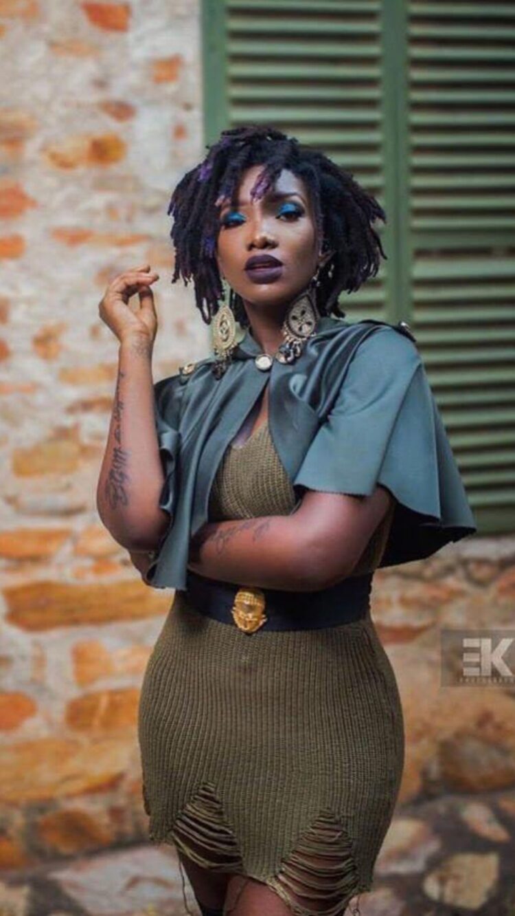 ebony reigns 4 scaled