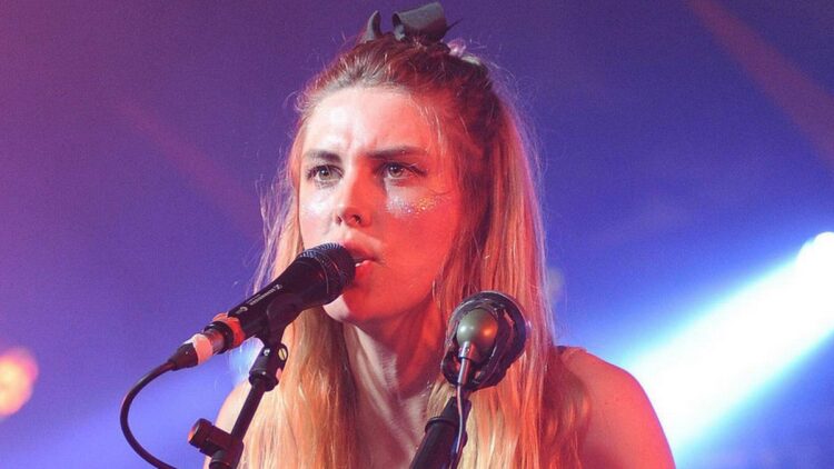 ellie rowsell 5