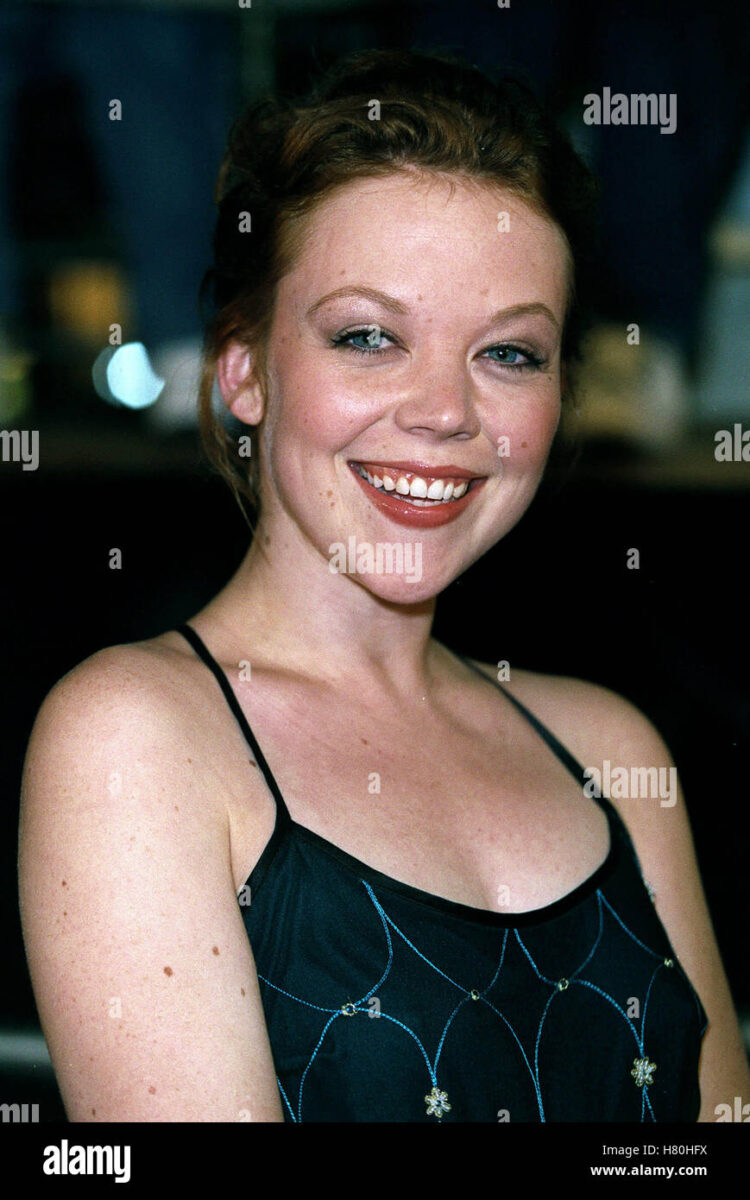 emily bergl 8