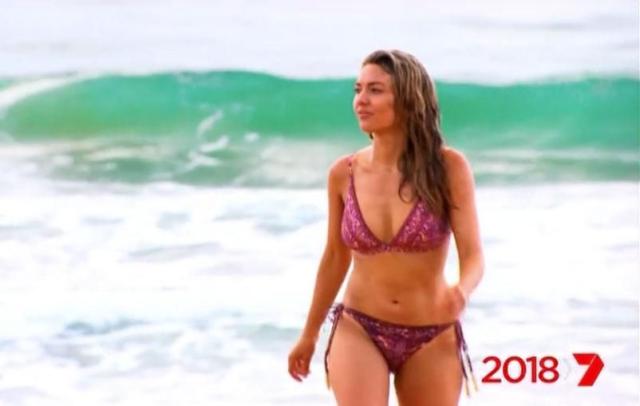 8 Hot Sexy Emily Symons Bikini Pics