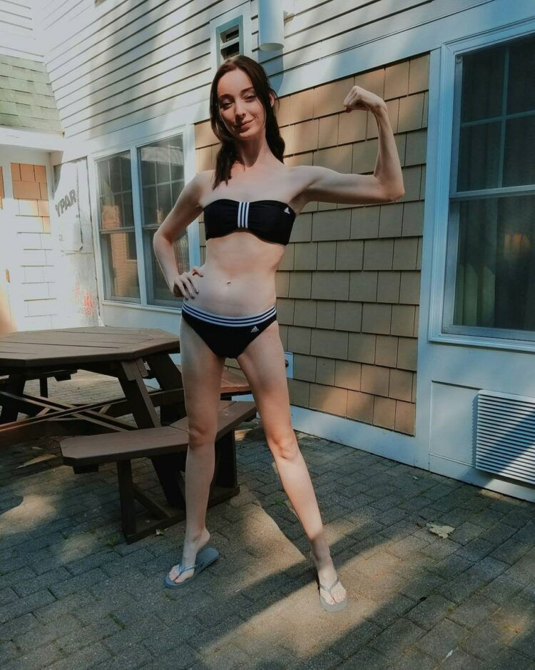 emma dumont 2