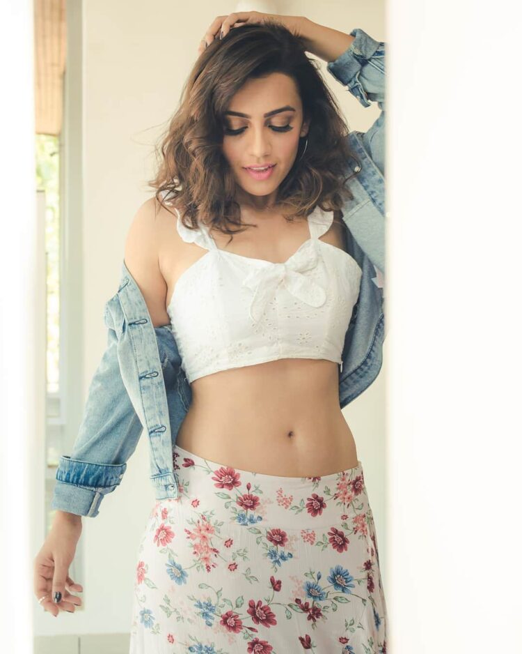 esha kansara 6