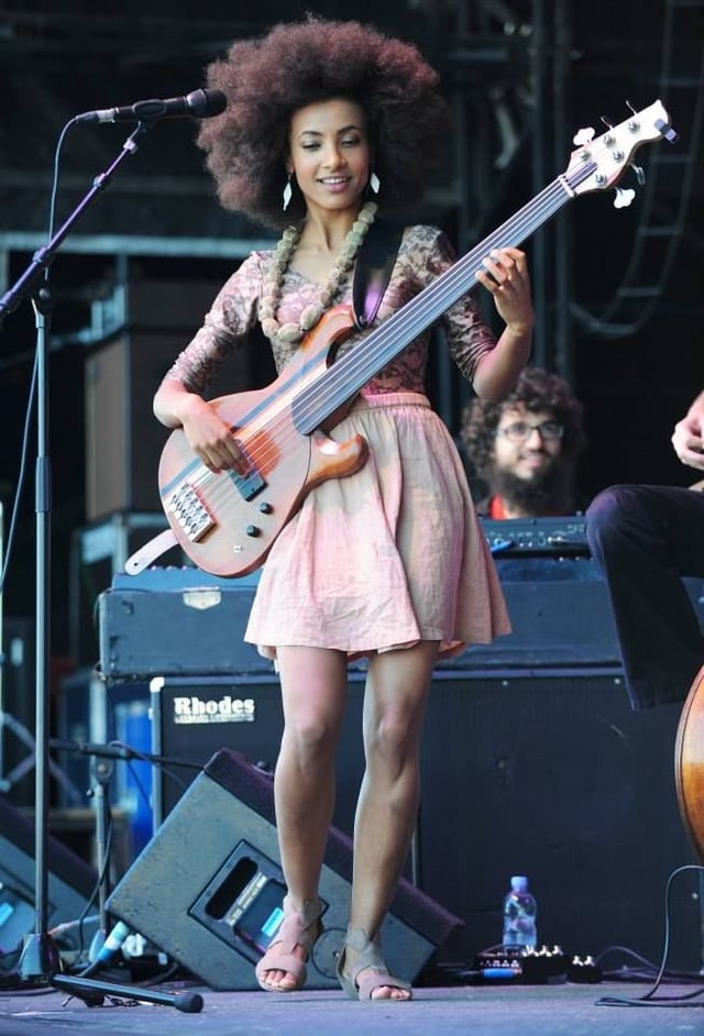 10 Hot Sexy Esperanza Spalding Bikini Pics