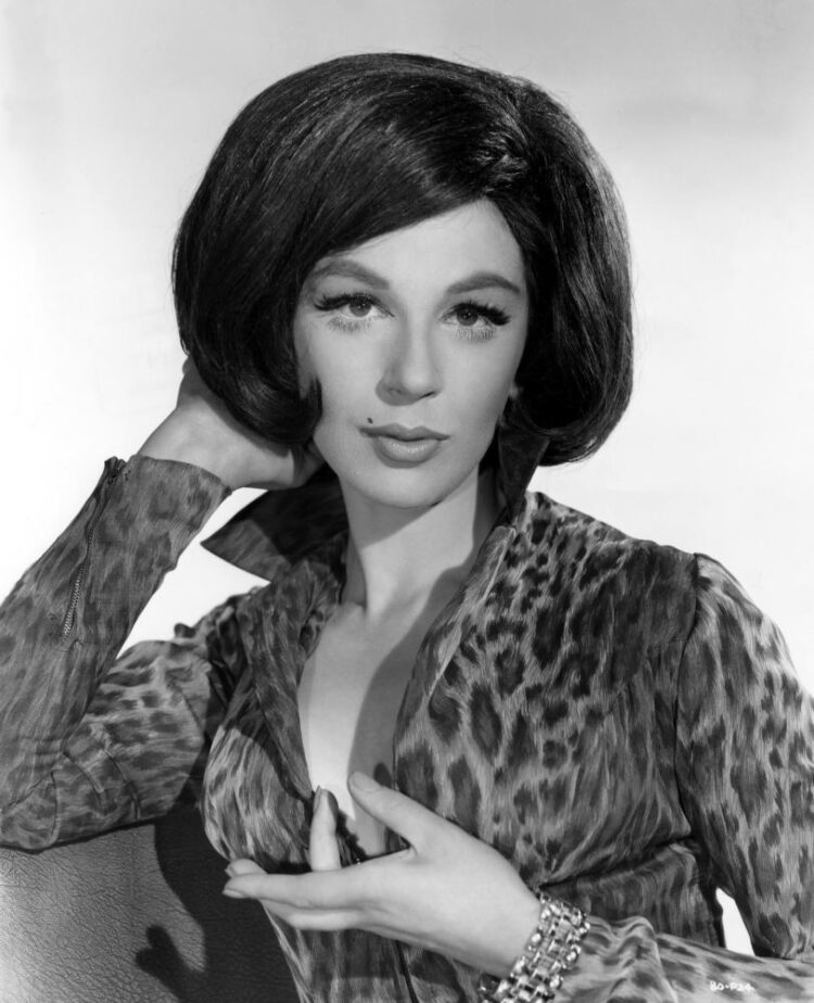 fenella fielding 8