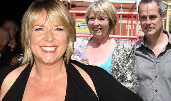 8 Hot Sexy Fern Britton Bikini Pics