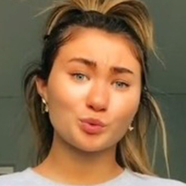 7 Hot Sexy Gianna Luke Bikini Pics