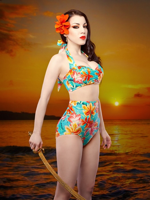 8 Hot Sexy Goldie Sayers Bikini Pics