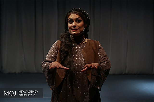 hana kamkar 1