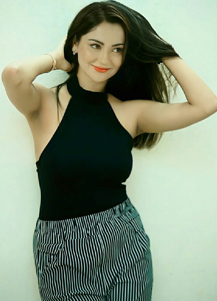 hania aamir 16