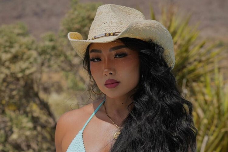 10 Hot Sexy Hikaru Komiyama Bikini Pics