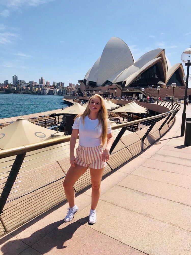 hollie cavanagh 4
