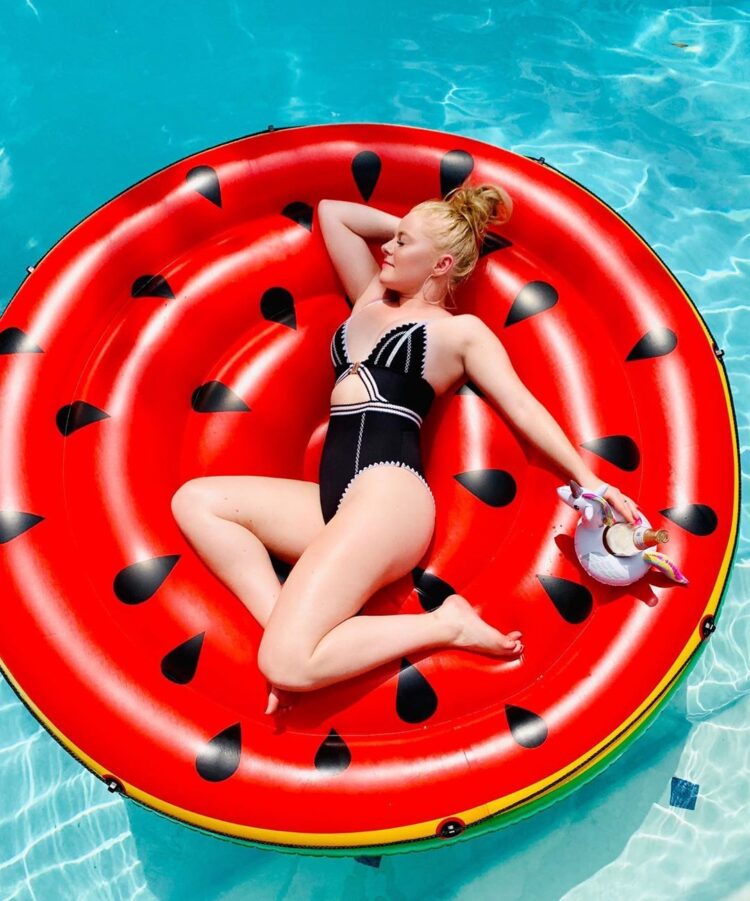 hollie cavanagh 8