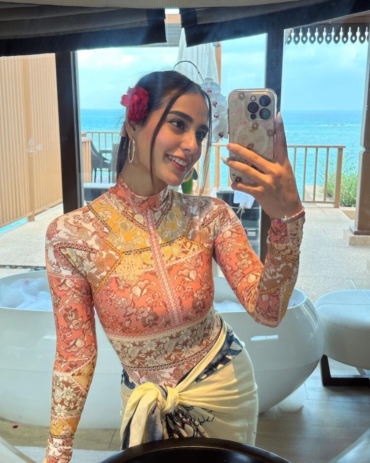 iqra aziz 8