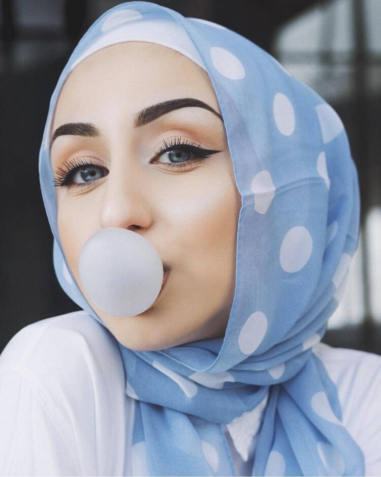 9 Hot Sexy Islam BubblegumHijab Bikini Pics