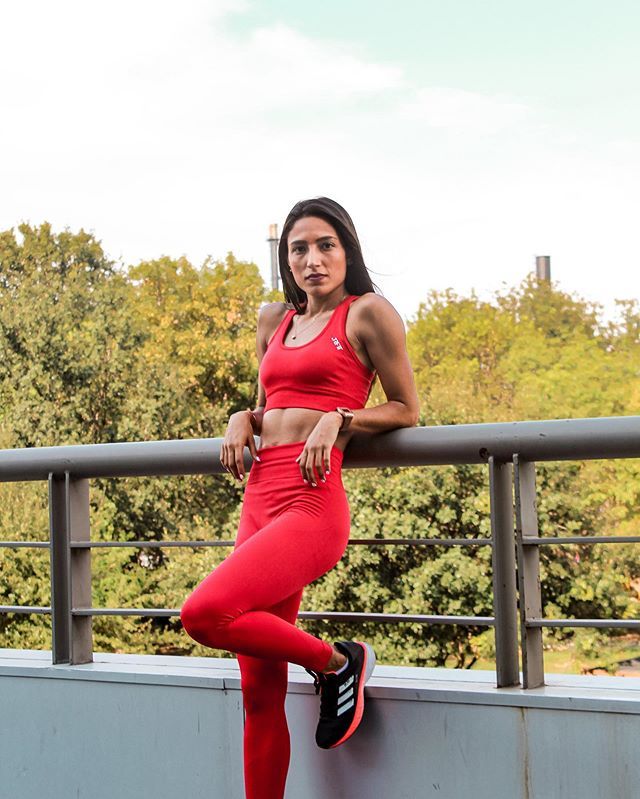 iza daniela flores 9