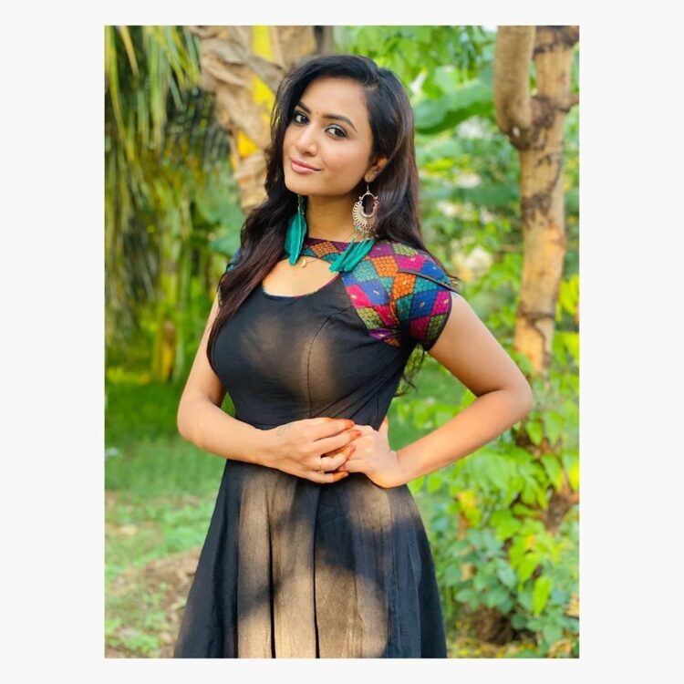 janani ashokkumar 9