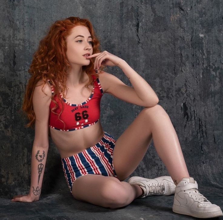 janet devlin 6