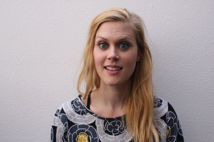 janet varney 8