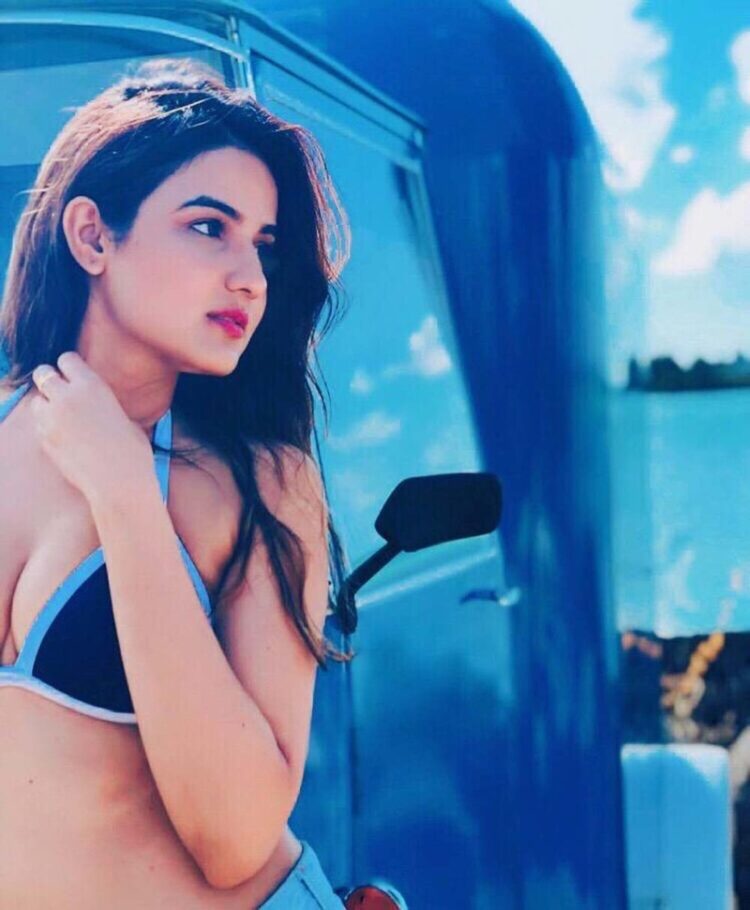 jasmin bhasin 6