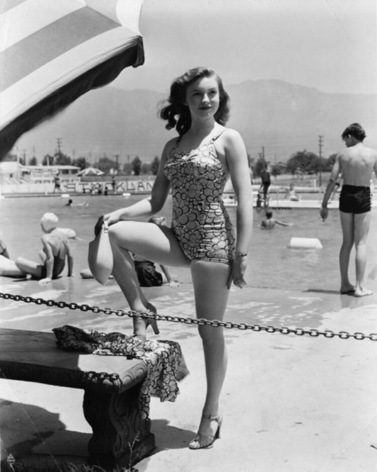 joan leslie 9