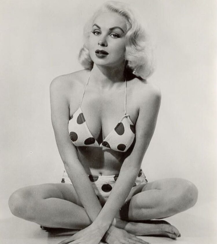 joi lansing 7