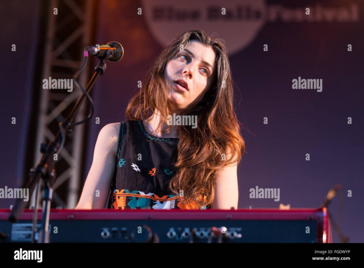 julia holter 5