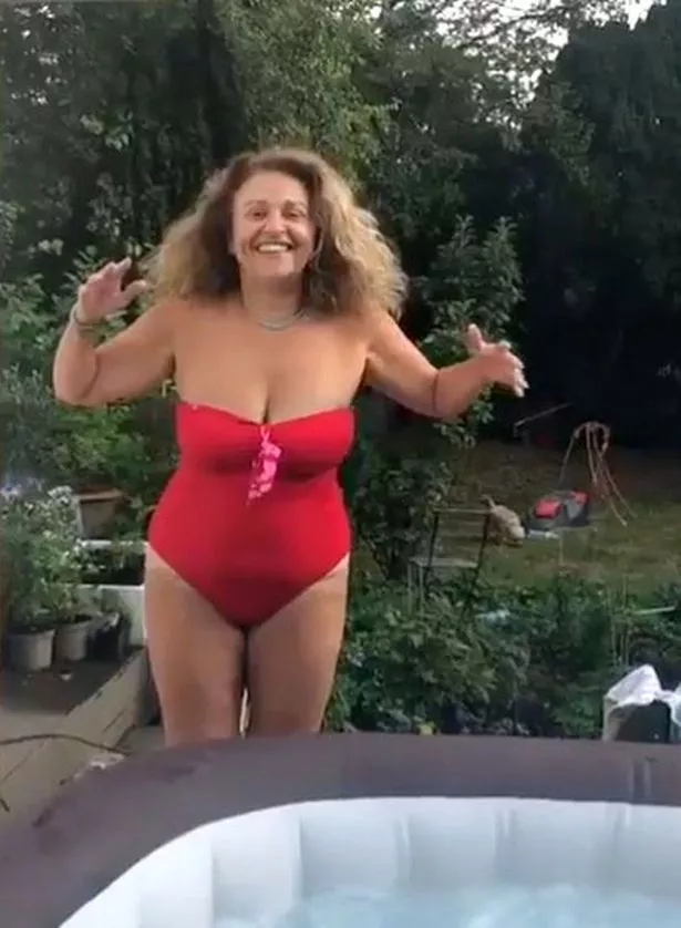 julia sawalha 9