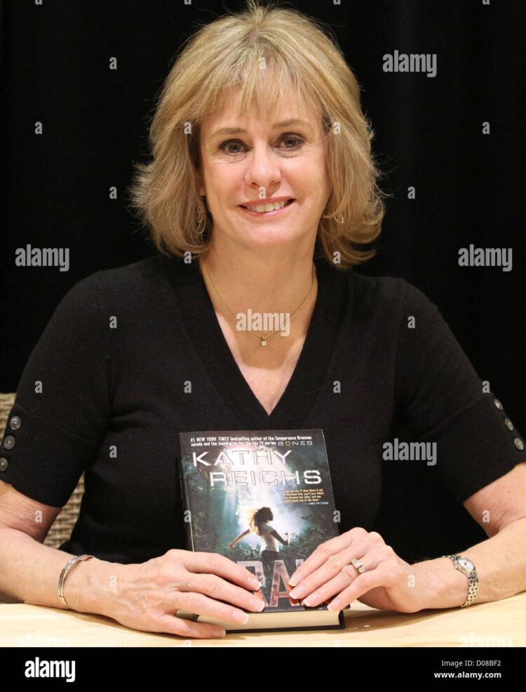 10 Hot Sexy Kathy Reichs Bikini Pics