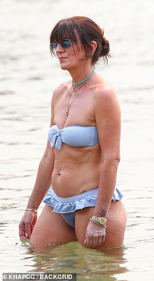 5 Hot Sexy Keeley Hawes Bikini Pics 5 Hot Sexy Keeley Hawes Bikini Pics