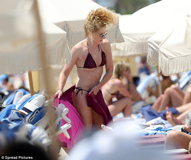10 Hot Sexy Kelly Hoppen Bikini Pics