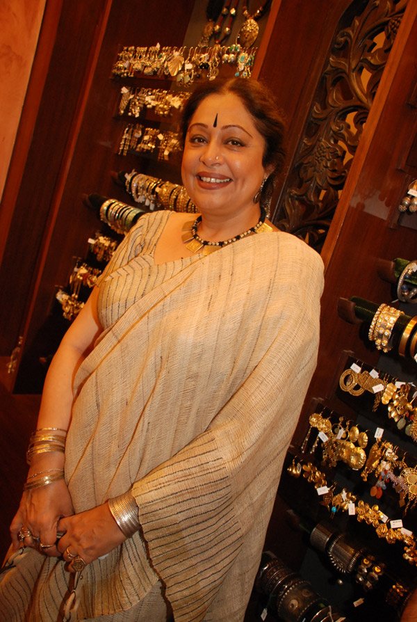 kirron kher 8