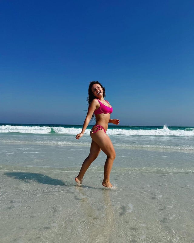 7 Hot Sexy Larissa Kaffer Bikini Pics 