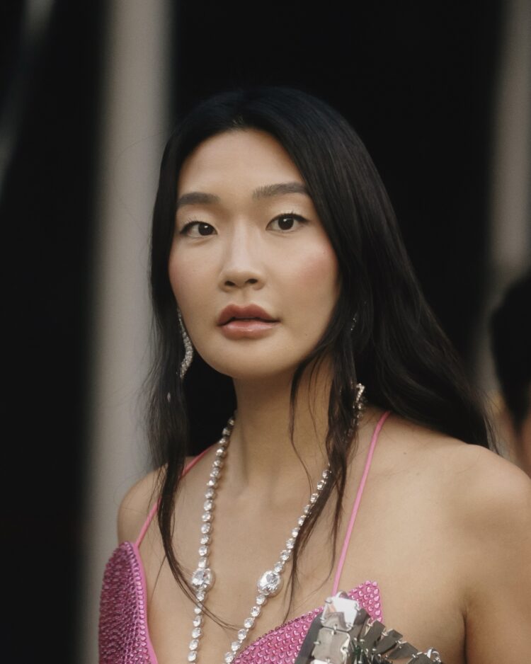 4 Hot Sexy Laura Jung Bikini Pics