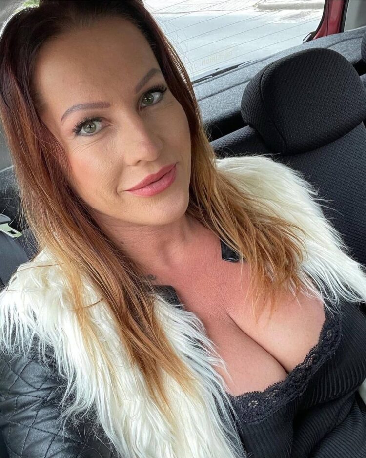 laura orsolya 9
