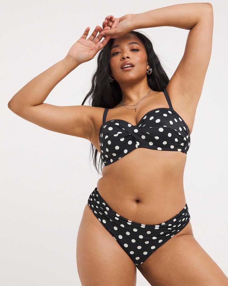 lauras always pottering