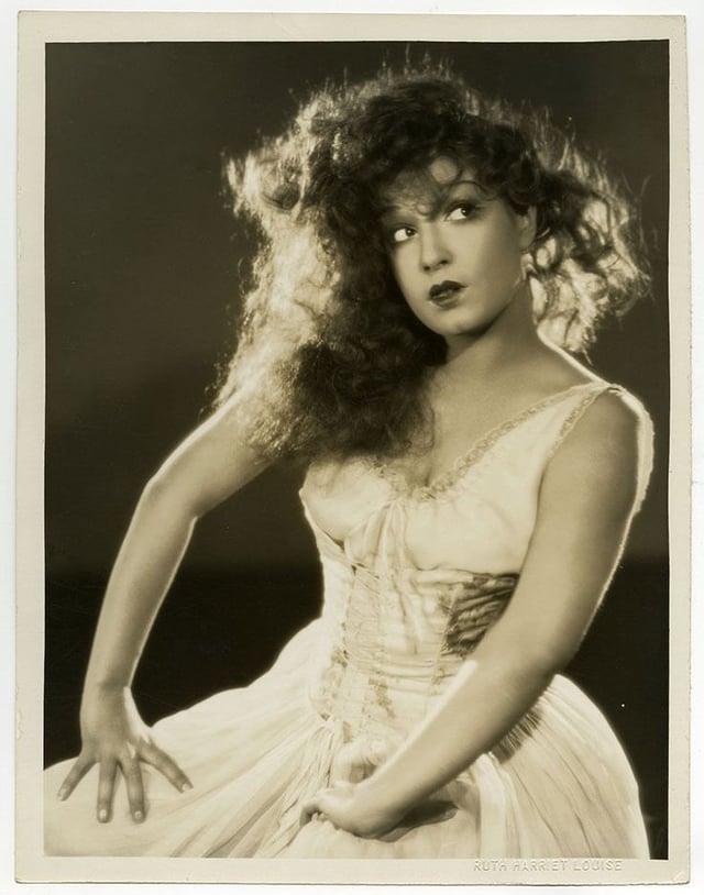 lili damita 8