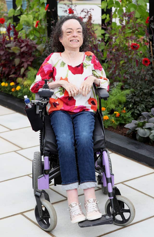 liz carr 4