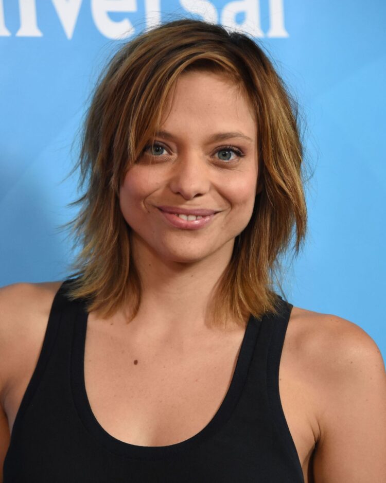 lizzie brochere 1