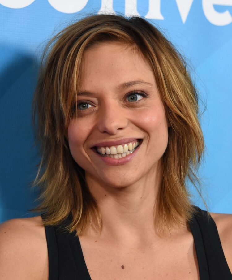 lizzie brochere 7