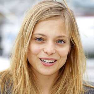 lizzie brochere 9