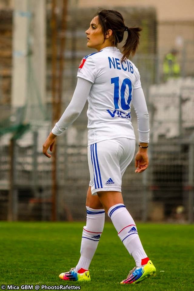 louisa necib 4