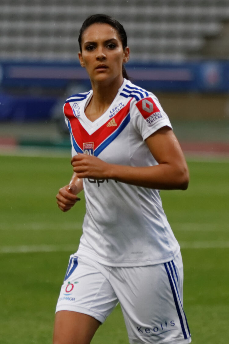 louisa necib 5