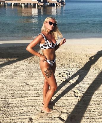 7 Hot Sexy Lucy Fallon Bikini Pics