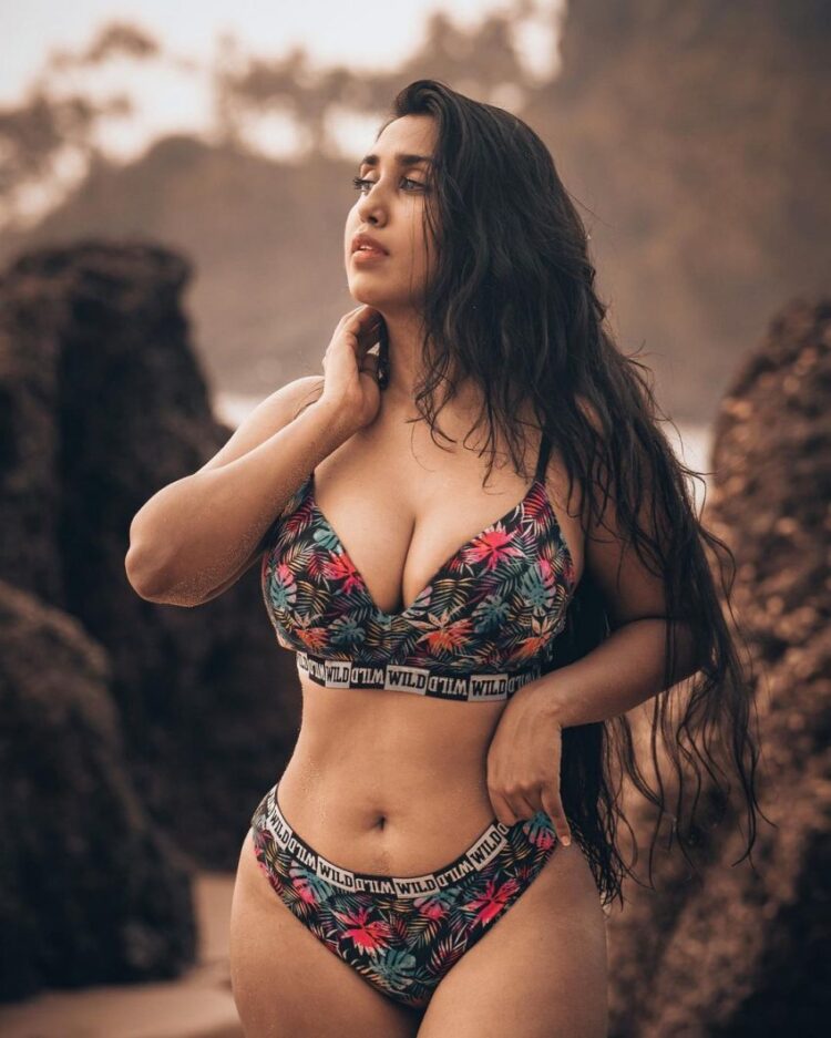 m rose 8