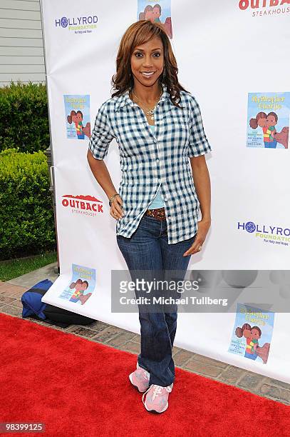 8 Hot Sexy Maria Elena Holly Bikini Pics