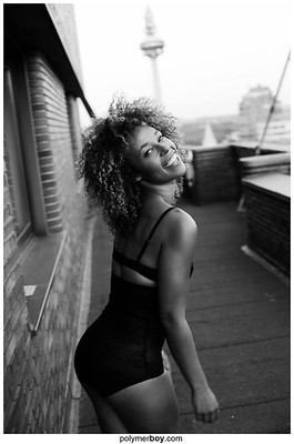 6 Hot Sexy Mary Ruiz Bikini Pics