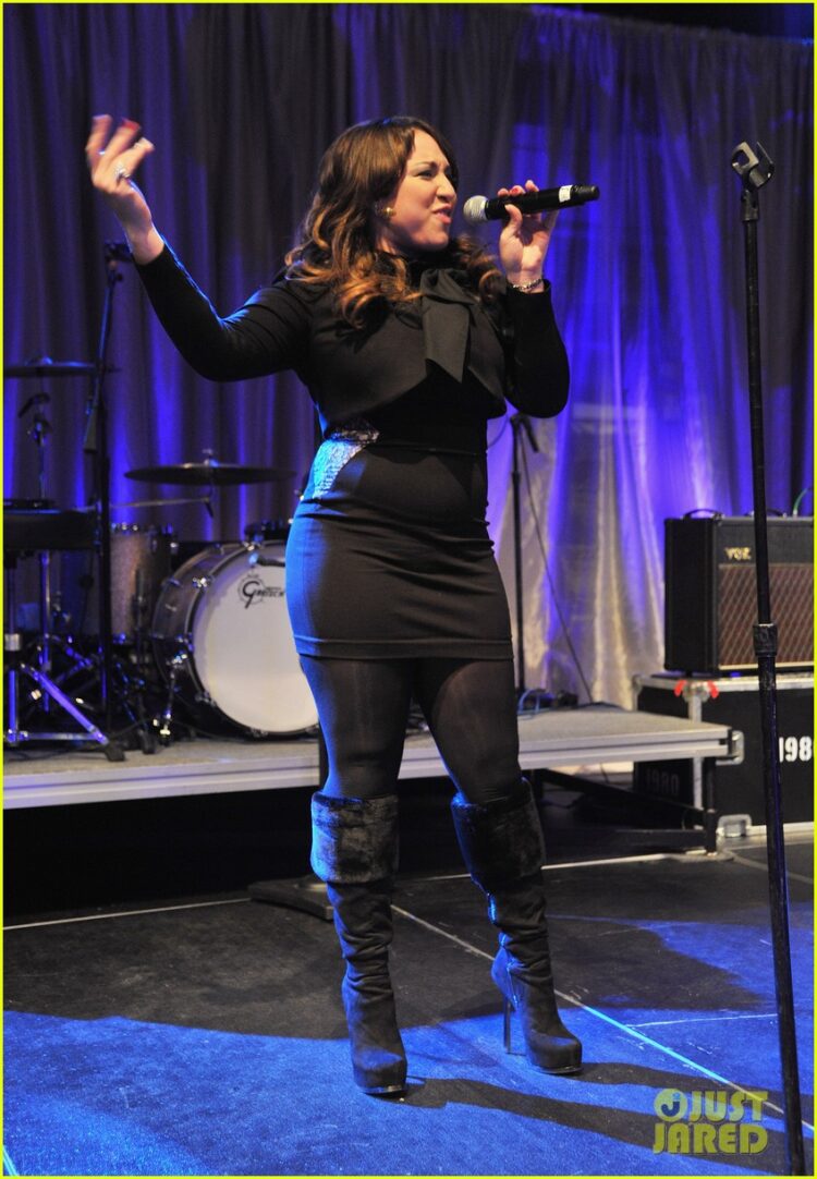 5 Hot Sexy Melanie Amaro Bikini Pics