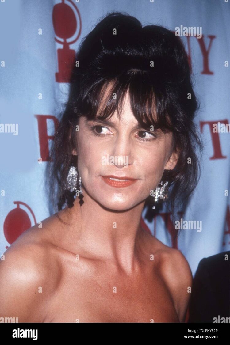 mercedes ruehl 3