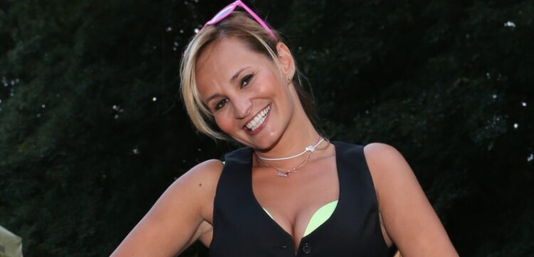 monika absolonova 17